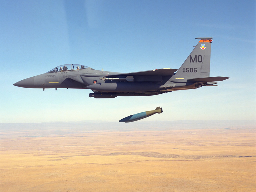 AIR_F-15E_Drops_Mk-80s_lg.jpg