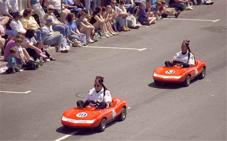 ShrinersInLittleCars_750x468.jpg