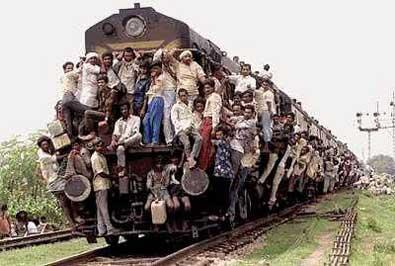 crowded-train-strange-pictures.jpg