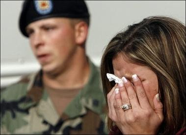 iraq+goodbye+wife+crying+apr+5+2007+aa.JPG