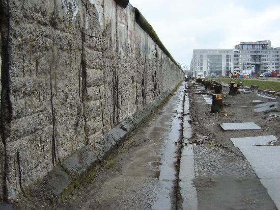 remains-of-berlin-wall.jpg