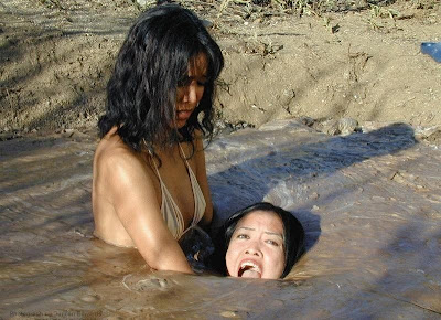 two+girls+mud.jpg