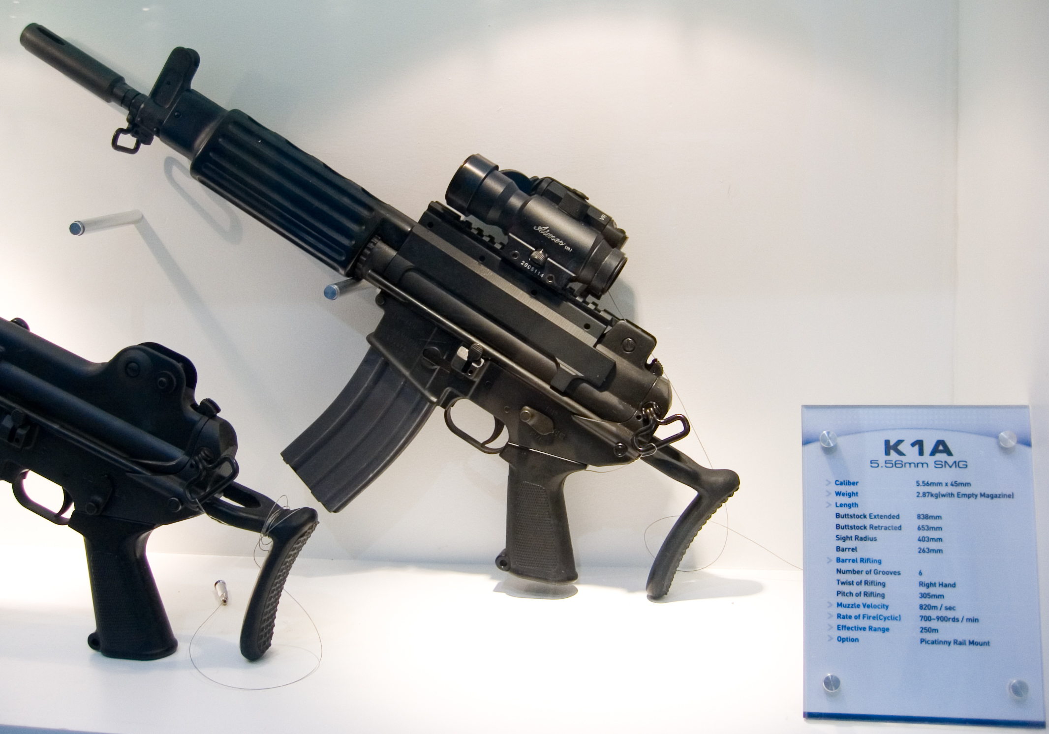 Daewoo_K1A_SMG_at_Defense_Asia_2006_0.jpg