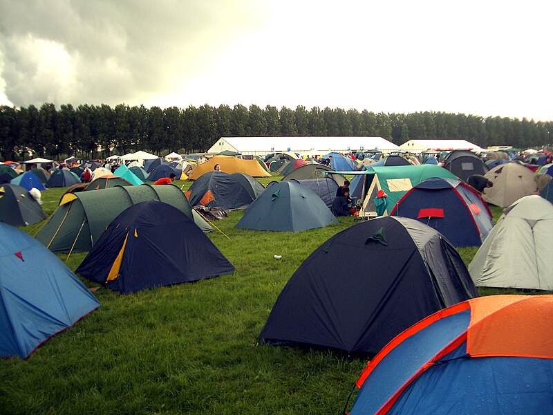 800px-Lowlands_tents.jpg