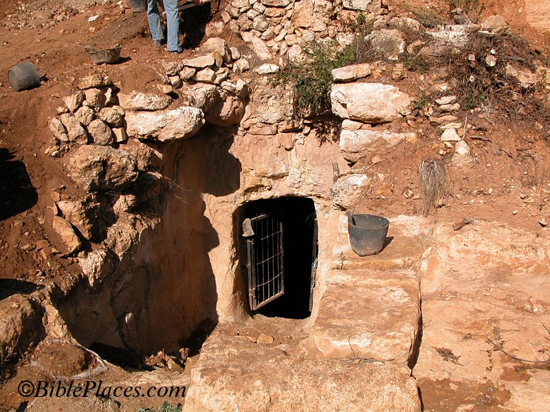 John%20the%20Baptist%20cave%20near%20Tsuba,%20tb%20q112602b.jpg