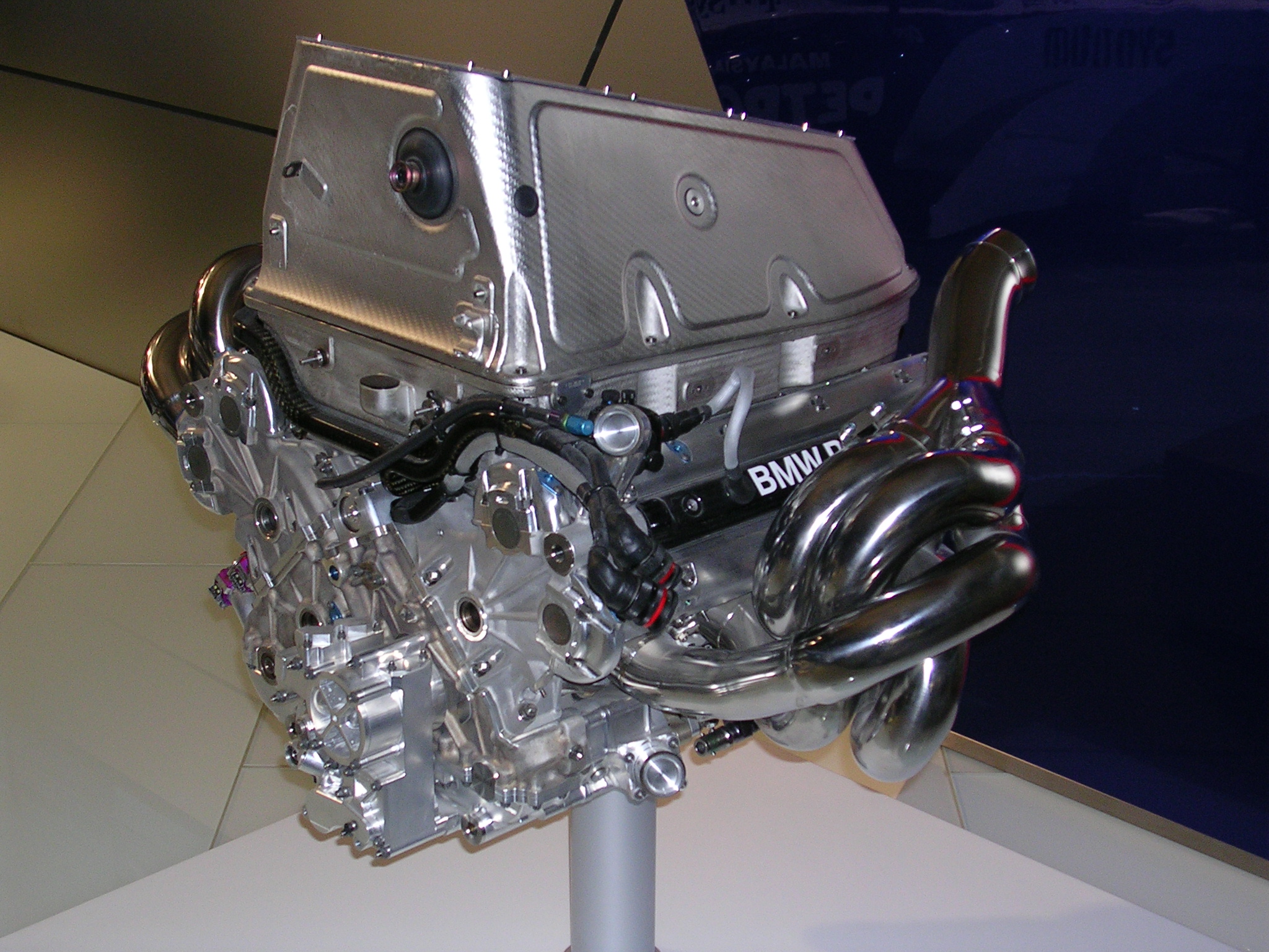 BMW_Sauber_F1.06_engine.jpg